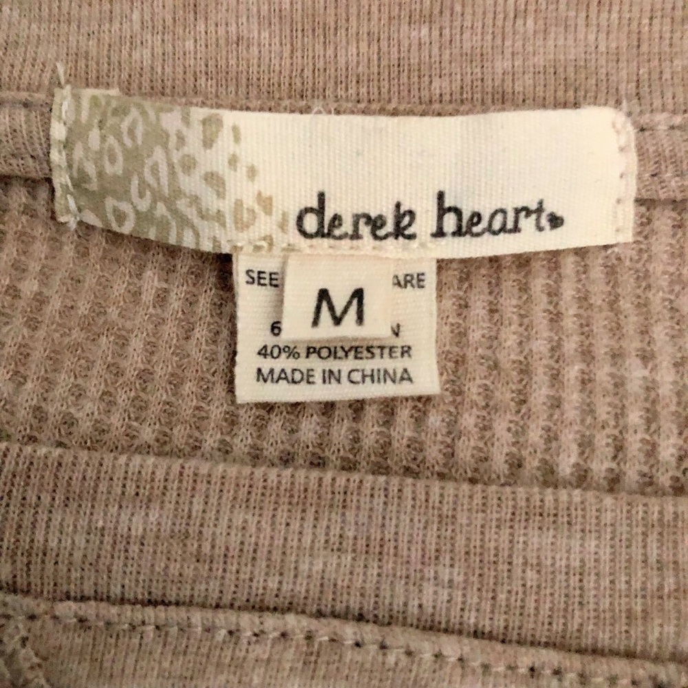 Sz M Beige Derek Heart Sweater - Picture 3 of 6